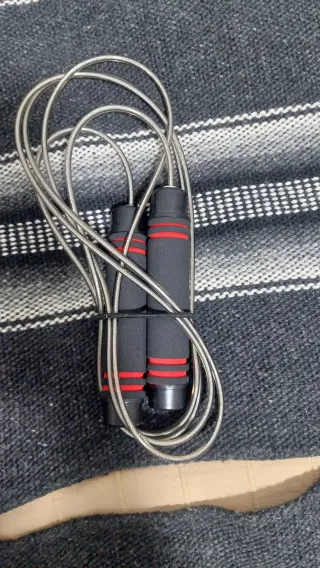 Comba / Cuerda de saltar nueva