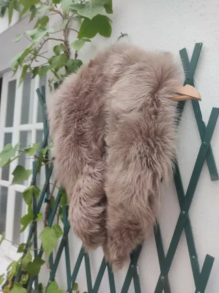 Cuello sintético beige y marrón