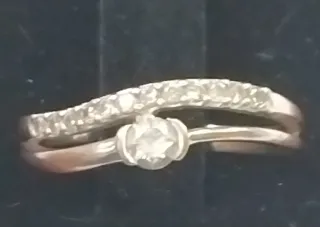 Anillo de oro blanco con diamantes