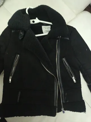 Cazadora negra efecto ante con borreguito