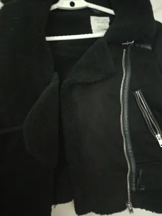 Cazadora negra efecto ante con borreguito