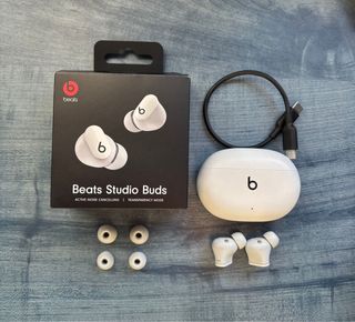 Beats Studio Buds Blancos
