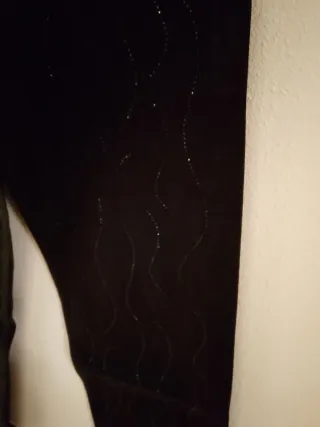 Pantalón vaquero negro con pedrería