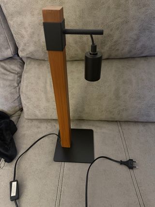 Lámpara de mesa madera y metal