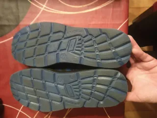 Zapatos de trabajo negros y azules