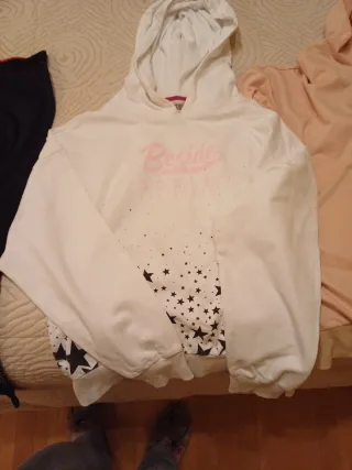 Sudadera blanca con estrellas  talla m