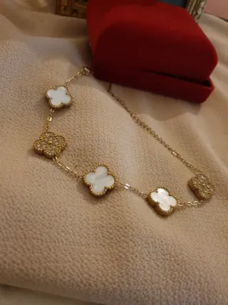 Pulsera chapada en oro con tréboles