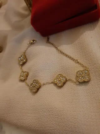 Pulsera chapada en oro con tréboles