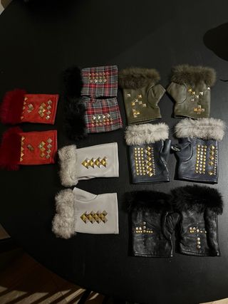 Mitones de cuero con tachuelas