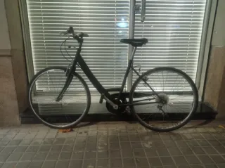 Bicicleta de paseo negra