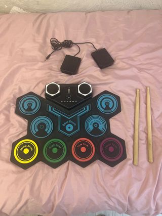 Batería electrónica portátil con pedales