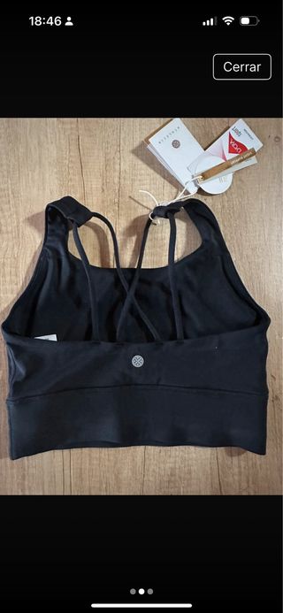 Top deportivo Athlecia negro con etiquetas