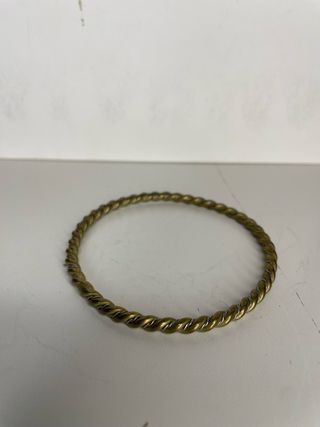 Pulsera Rizada Dorada. Diametro 65 mm.