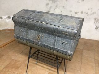 Baúl Arcon Viaje Antiguo Metal Madera de siglo XIX