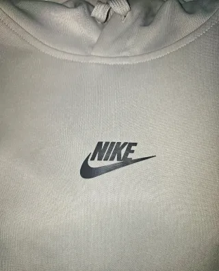 Sudadera Nike con capucha beige