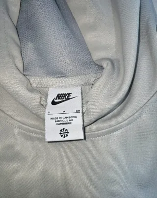 Sudadera Nike con capucha beige