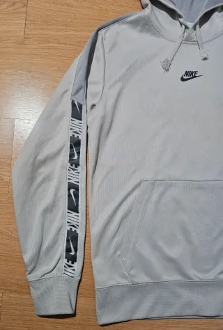 Sudadera Nike con capucha gris