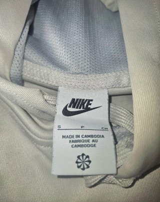 Sudadera Nike con capucha gris