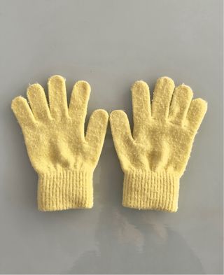 Guantes de lana amarillos