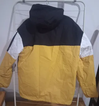 Chubasquero hombre negro y amarillo