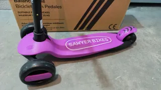 Patinete Sawyer Violeta Ajustable Ruedas LED
