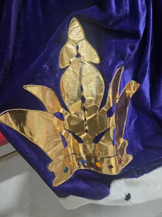 Traje de Reina Morado y Dorado