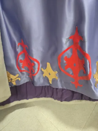 Traje de Reina Morado y Dorado