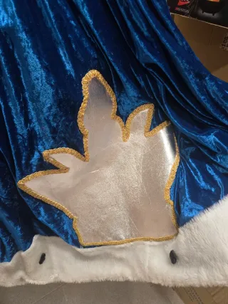 Traje de Reina Morado y Dorado