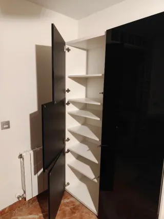 Mueble de cocina modular negro y blanco