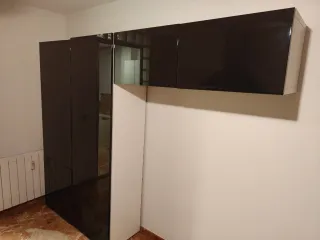 Mueble de cocina modular negro y blanco