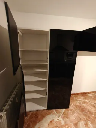 Mueble de cocina modular negro y blanco