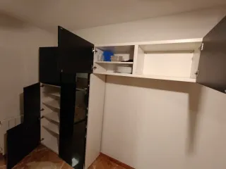 Mueble de cocina modular negro y blanco