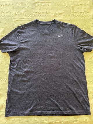 Camiseta Nike Gris Oscuro Talla L