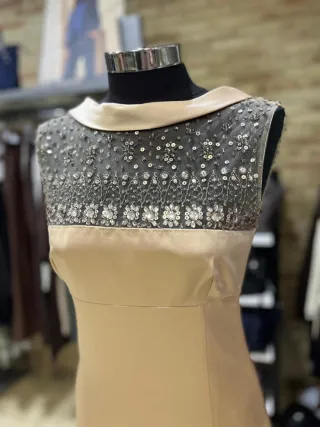 Vestido fiesta mujer beige cristales de svaroski