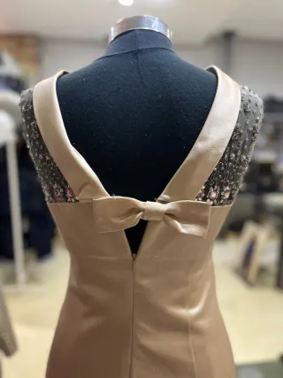 Vestido fiesta mujer beige cristales de svaroski