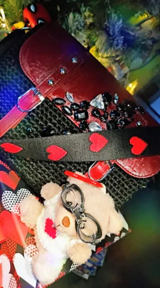 Bolso tejido a mano, con llavero de  oso