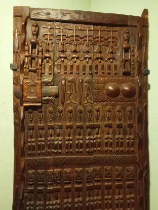 Puerta Dogón tallada madera
