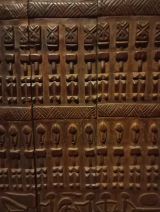 Puerta Dogón tallada madera
