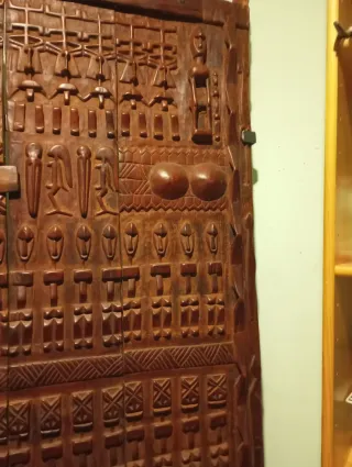 Puerta Dogón tallada madera