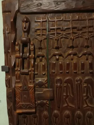 Puerta Dogón tallada madera