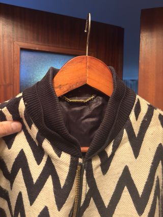 Beisbolera Versace Beige y Negro