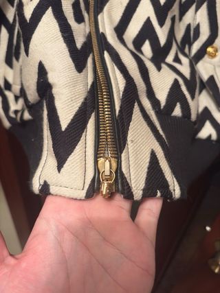 Beisbolera Versace Beige y Negro