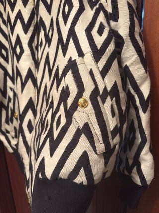 Beisbolera Versace Beige y Negro