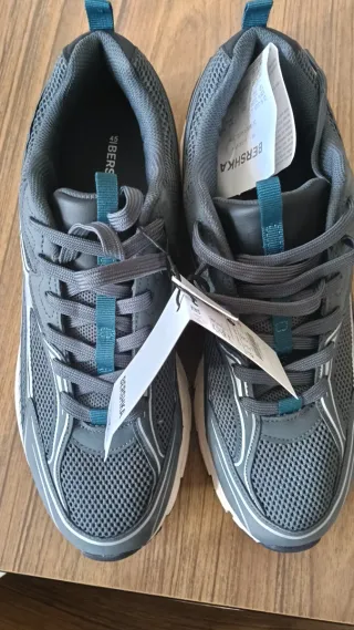 Zapatillas Bershka grises y turquesa talla 45