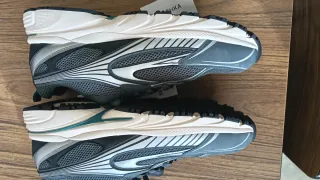 Zapatillas Bershka grises y turquesa talla 45