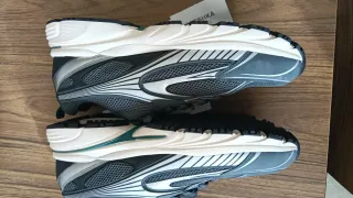 Zapatillas Bershka grises y turquesa talla 45