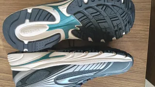 Zapatillas Bershka grises y turquesa talla 45