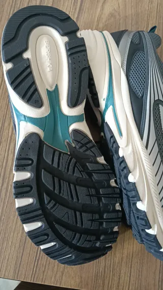 Zapatillas Bershka grises y turquesa talla 45