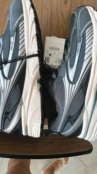 Zapatillas Bershka grises y turquesa talla 45