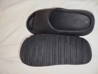 Chanclas Yeezy Adidas Negras